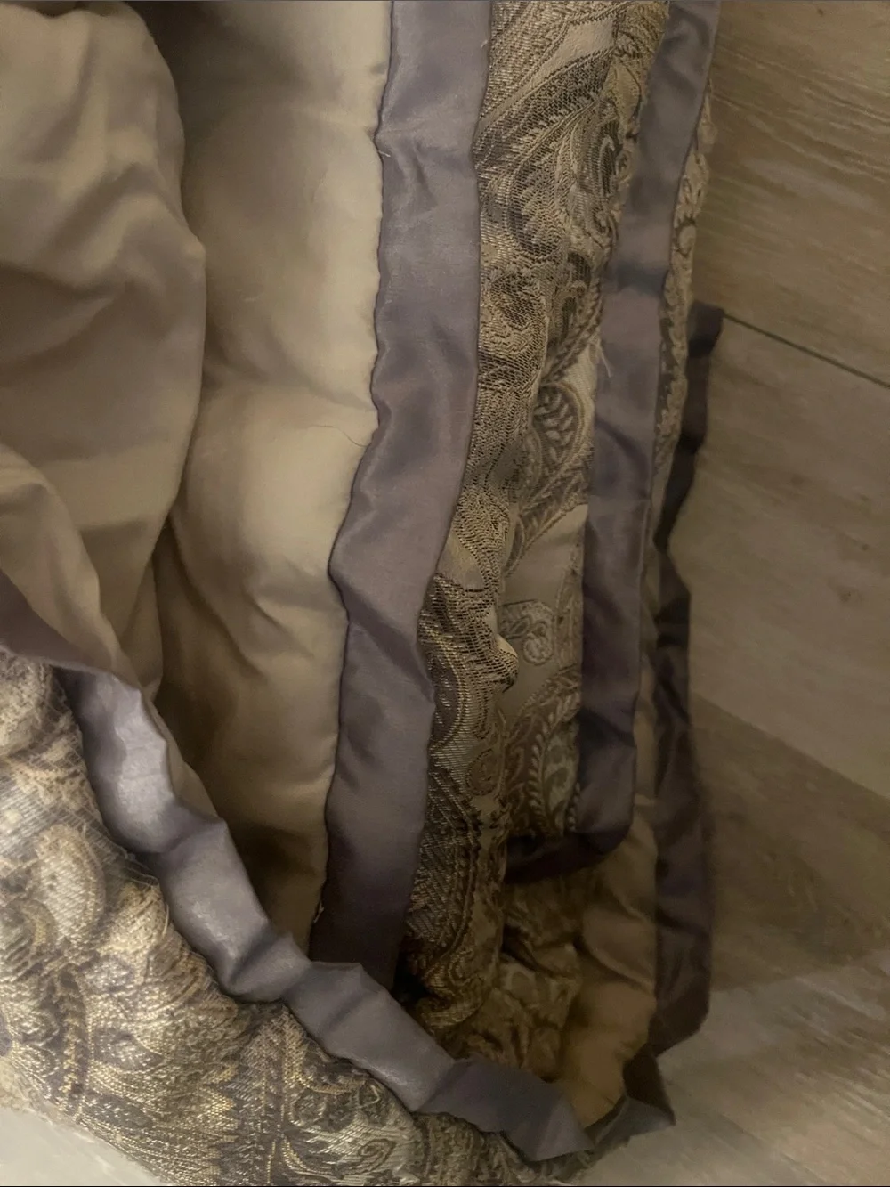 King size . Luxury Paisley Jacquard Duvet in Taupe and Ivory